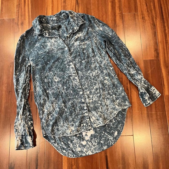 Tops - BYCORPUS Blue Shirt Tie Dye Marled Pattern Long Sleeve Collar Button Down Sz S